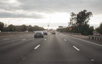 Detroit, MI – Multi-Vehicle Collision w/Injuries on I-696 at Mound Rd