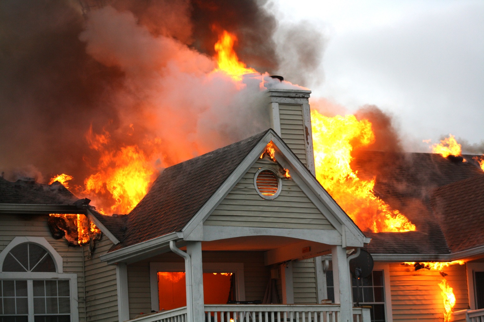 Warren, MI - Apartment Fire Takes 1 Life