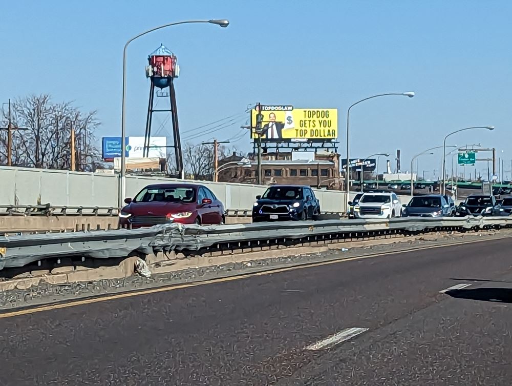 Detroit, MI - Multi-Vehicle Wreck w/Injuries on M-39