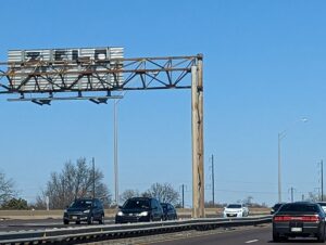 Detroit, MI - Multi-Vehicle Crash w/Injuries on I-696 at Gratiot