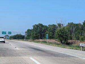 Detroit, MI - Injuries Reported in Car Crash on I-75 at Gratiot