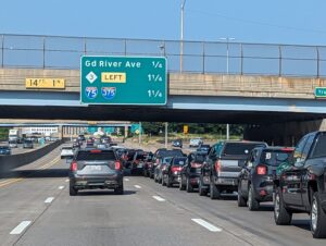 Detroit, MI - Injuries Occur in I-75 Accident at Holly Rd