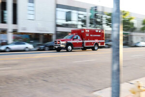 Lansing, MI - Apt Complex Fire Causes Injury on Walnut St