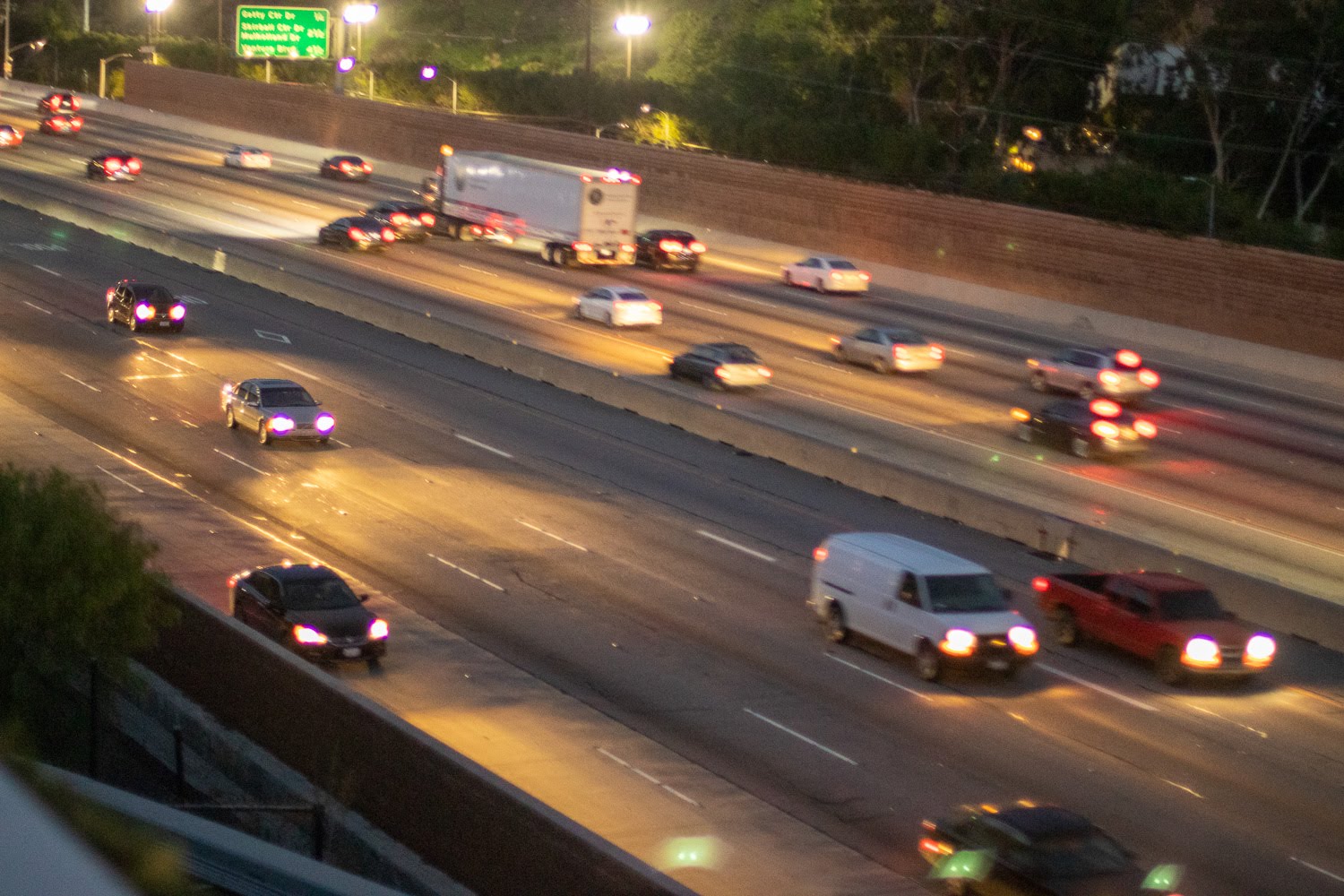 Detroit, MI - Injury-Causing Wreck on I-96 at