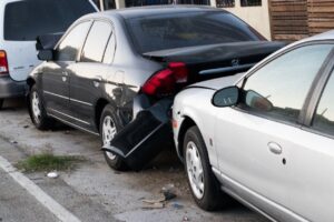 Flint, MI – Two-Vehicle Injury Crash on Linden Rd at Daily Dealz
