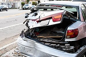 Flint, MI - Injuries Reported in Car Crash on Fremont St