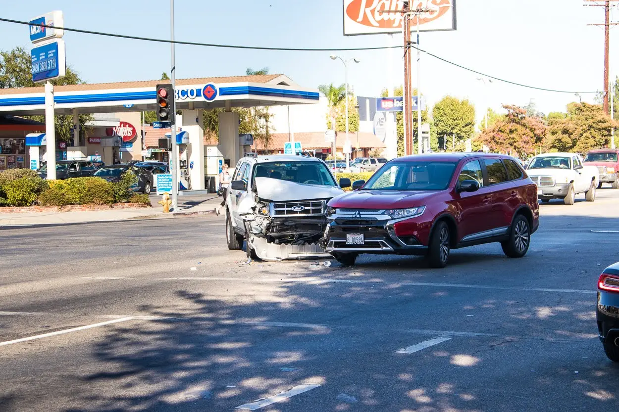 Detroit, MI – Car Crash With Injuries on Russell St