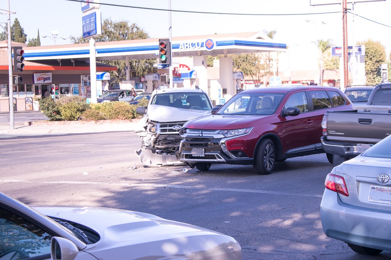 Fenton Twp., MI – Injury Crash at Wiggins Rd & W Thompson Rd